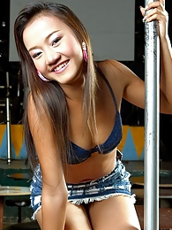 Asian stripper Mameaw Mae works that pole pictures